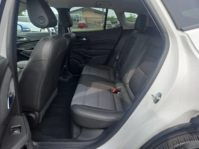 Used 2024 Summit White Chevrolet LT image 25