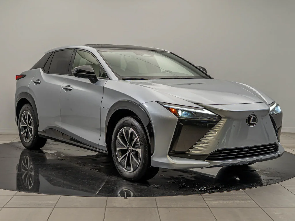 Certified Used 2024 IRIDIUM Lexus 300e Premium image 3
