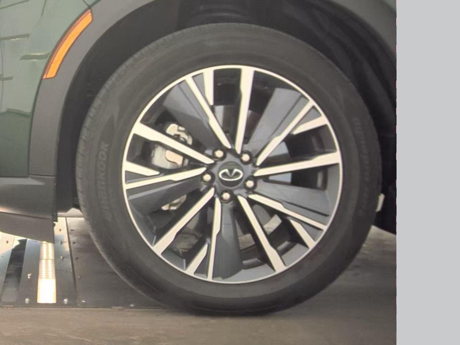 Certified Used 2026  INFINITI LUXE image 14