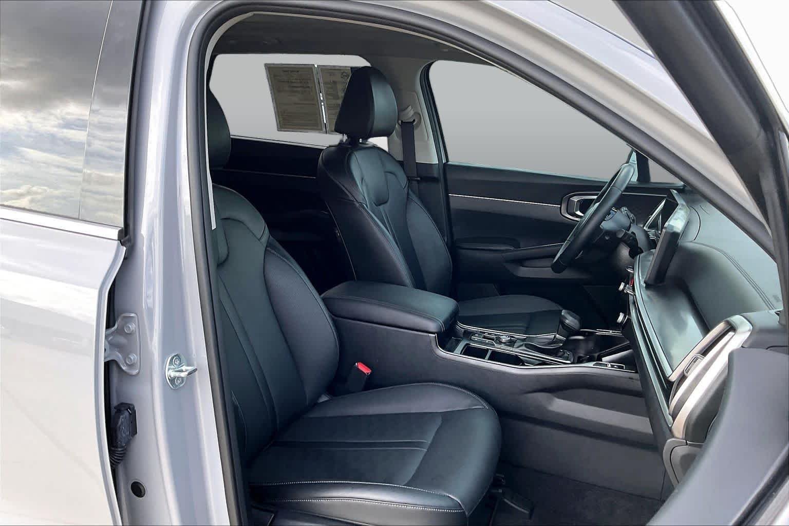 2025 Kia Sorento S - Photo 9