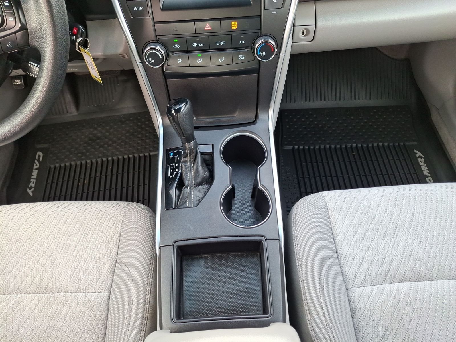 2017 Toyota Camry LE - Photo 13