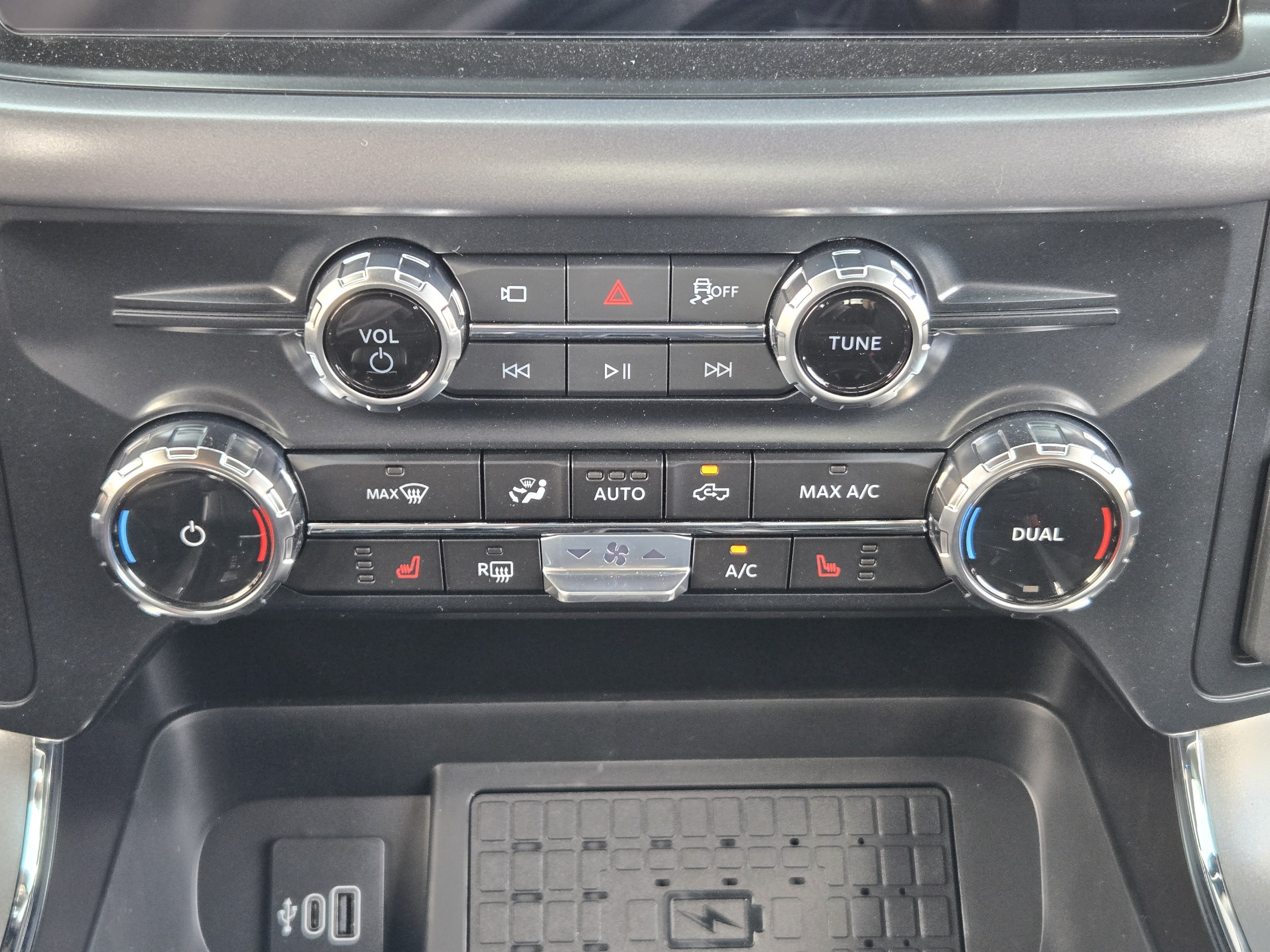 New 2026 Agate Black Metallic Ford XLT image 13