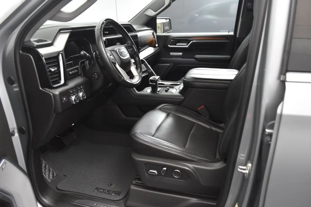 Used 2024 Silver GMC Denali image 19