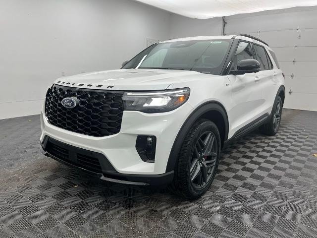 New 2026 Star White Metallic Tri-Coat Ford ST-Line image 2