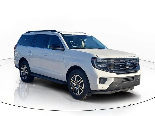 New 2026 Oxford White Ford Active image 3