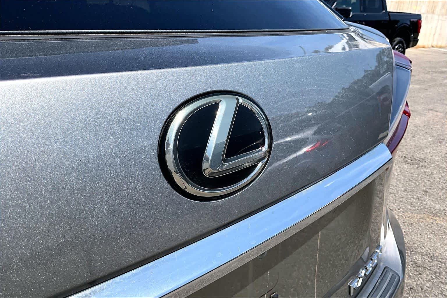Used 2019 Atomic Silver Lexus F SPORT image 31