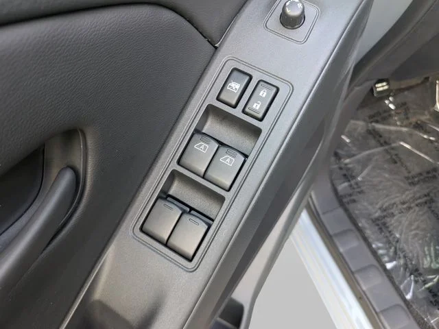 New 2026 Boulder Gray Pearl Nissan Crew Cab SV image 15