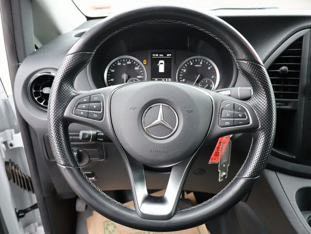 Used 2023  Mercedes-Benz Passenger image 28
