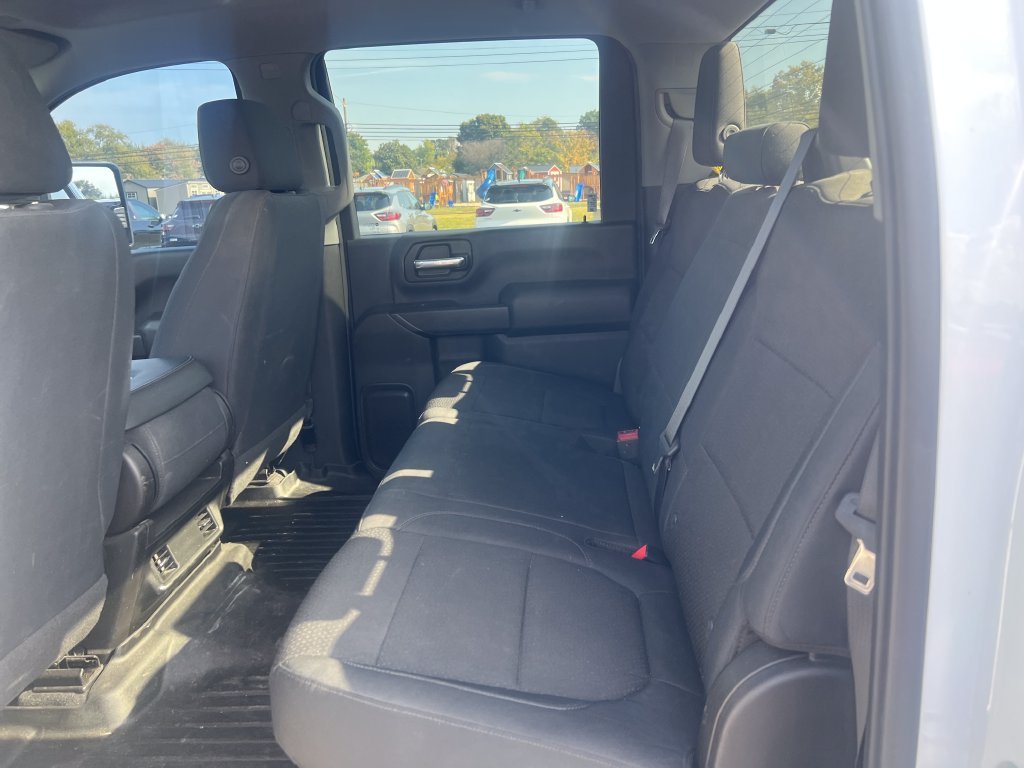 Used 2020 White GMC Base image 13