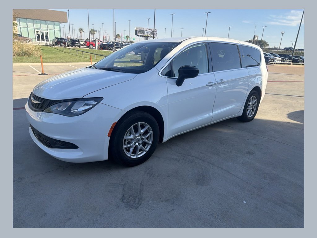 2024 Chrysler Voyager
