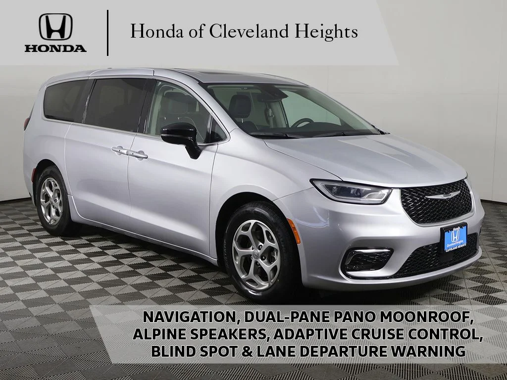 2024 Chrysler Pacifica Limited's photo