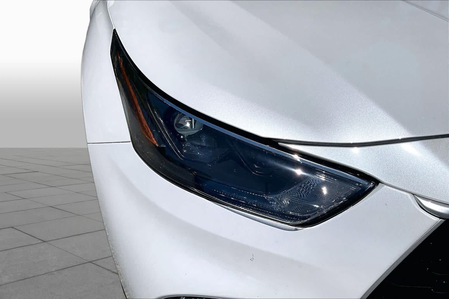 Used 2023 Wind Chill Pearl Toyota XLE image 27