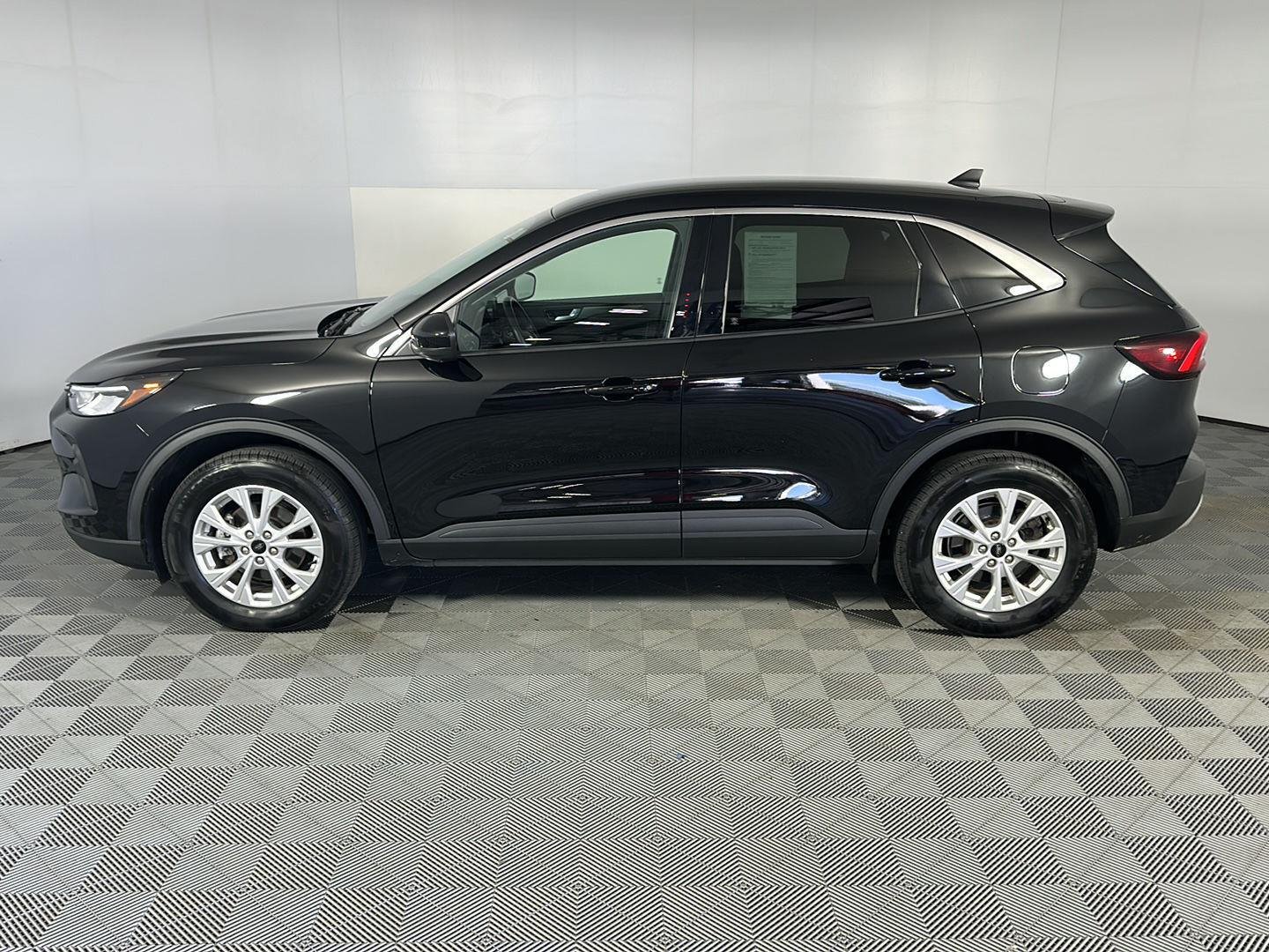 Used 2023 Agate Black Metallic Ford Active image 13