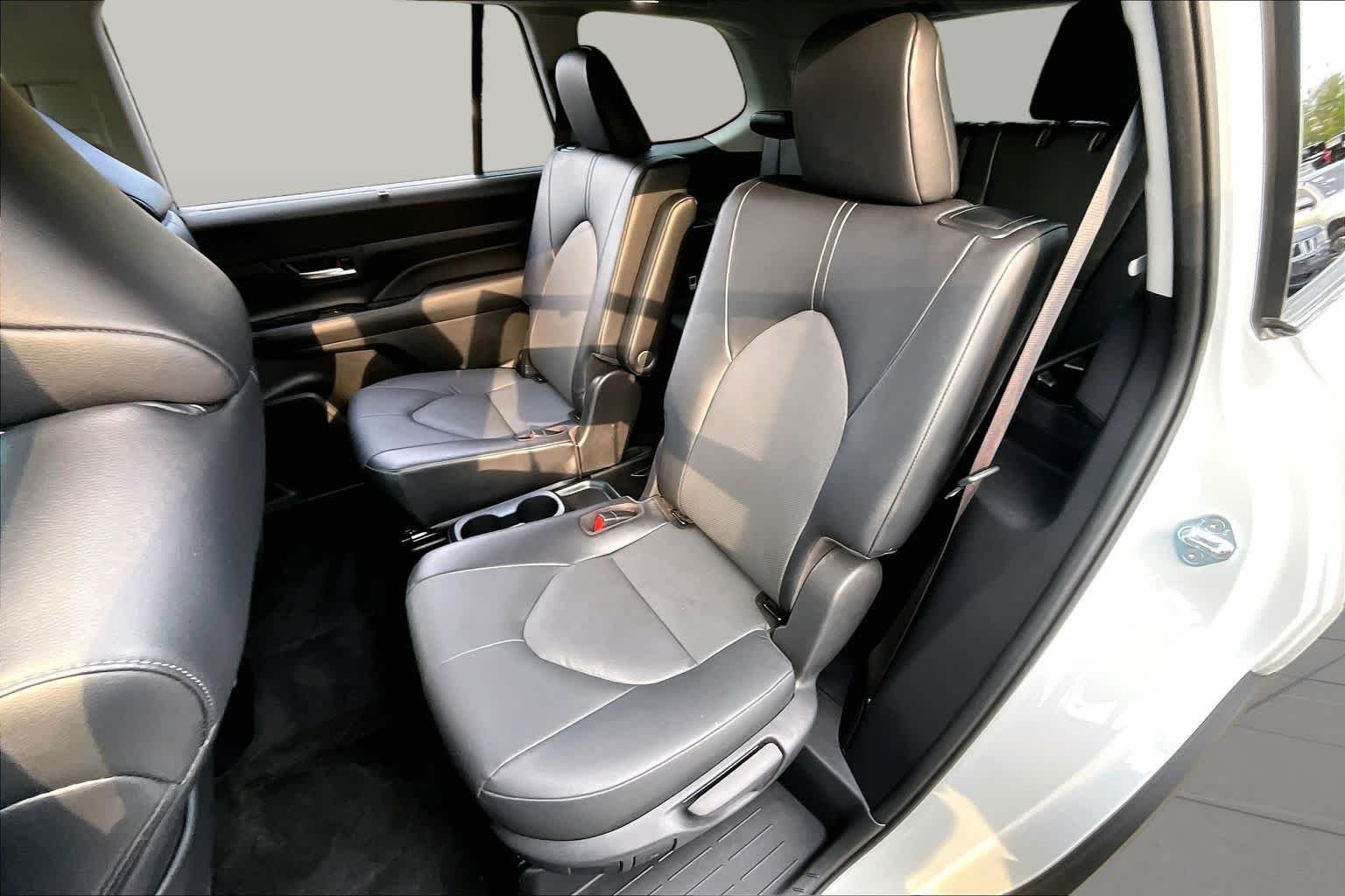 Used 2024 Wind Chill Pearl Toyota XLE image 19