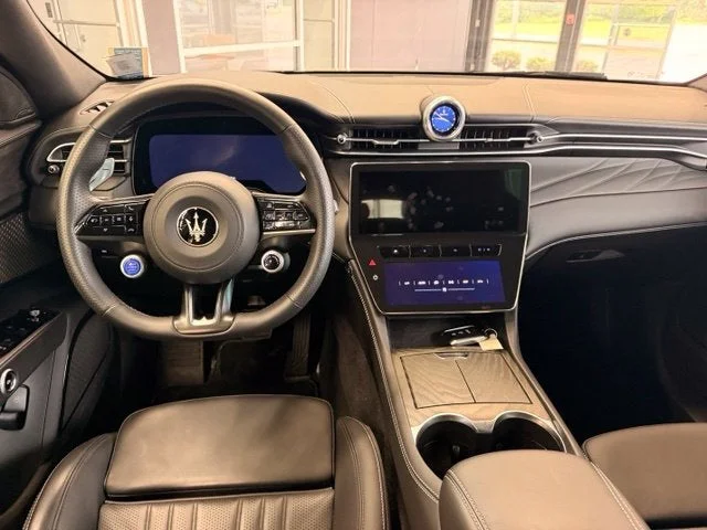Used 2025 White Maserati Base image 15