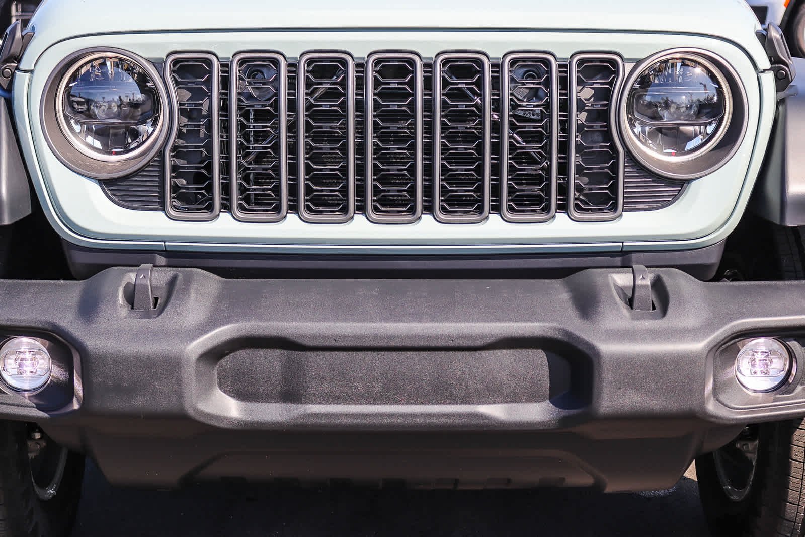 New 2027 Earl Clear-Coat Paint Jeep Sport S image 9