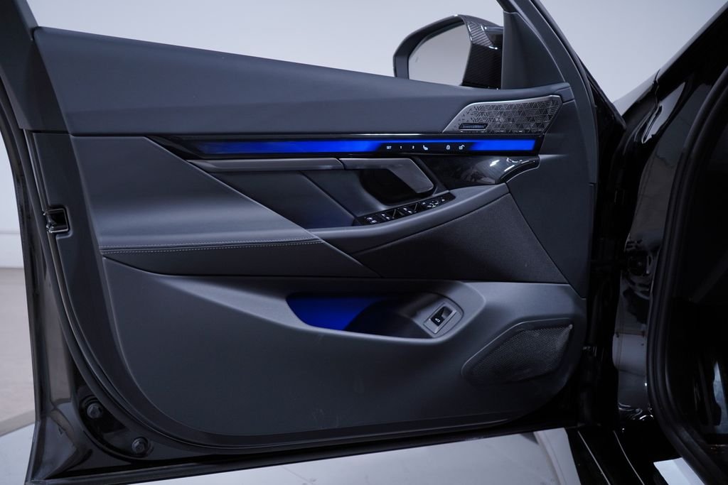 New 2027 Black Sapphire Metallic BMW Base image 24