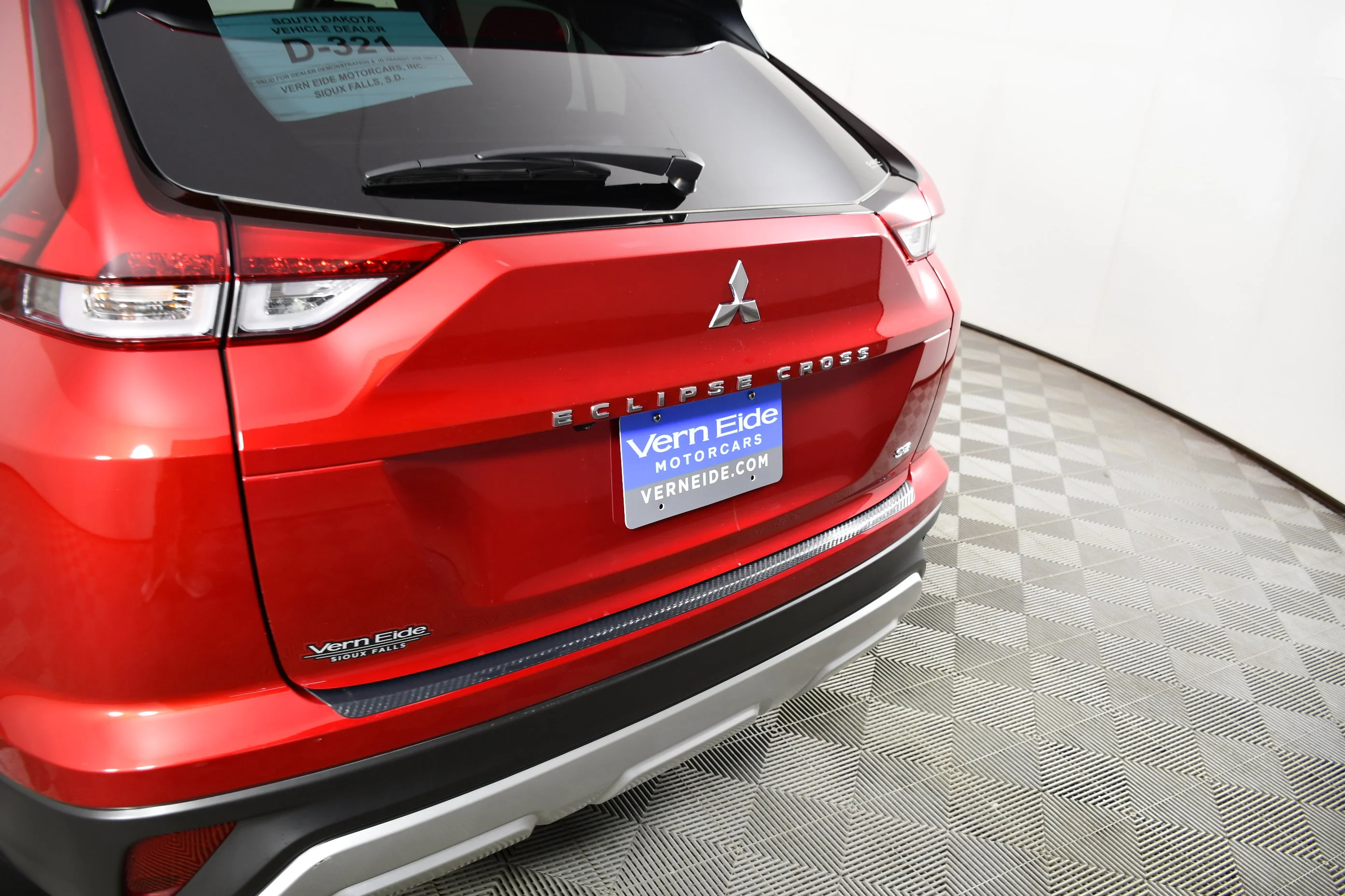 Certified Used 2024 Red Diamond Mitsubishi SE image 15