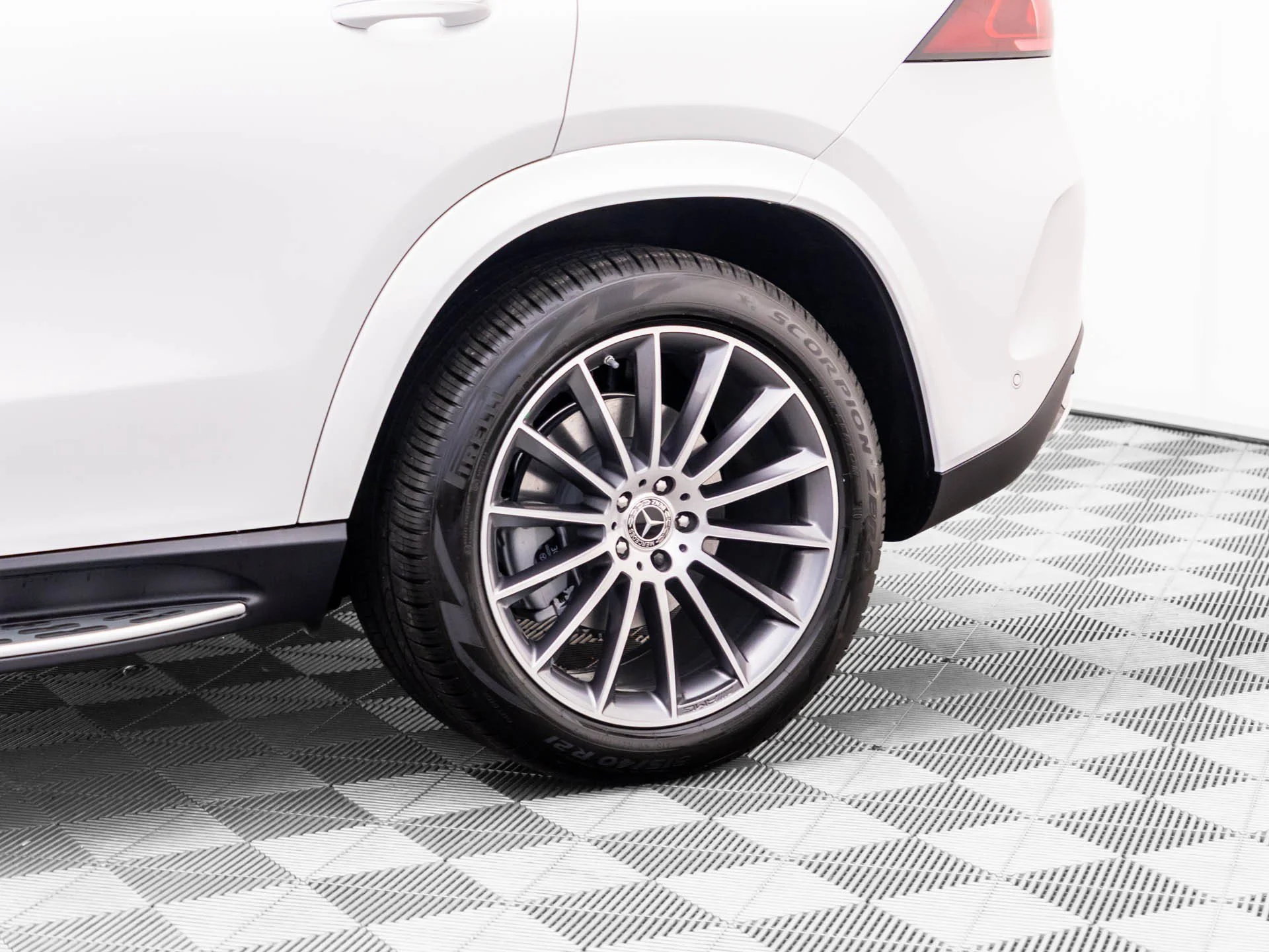 New 2027 White Mercedes-Benz GLE 350 image 36