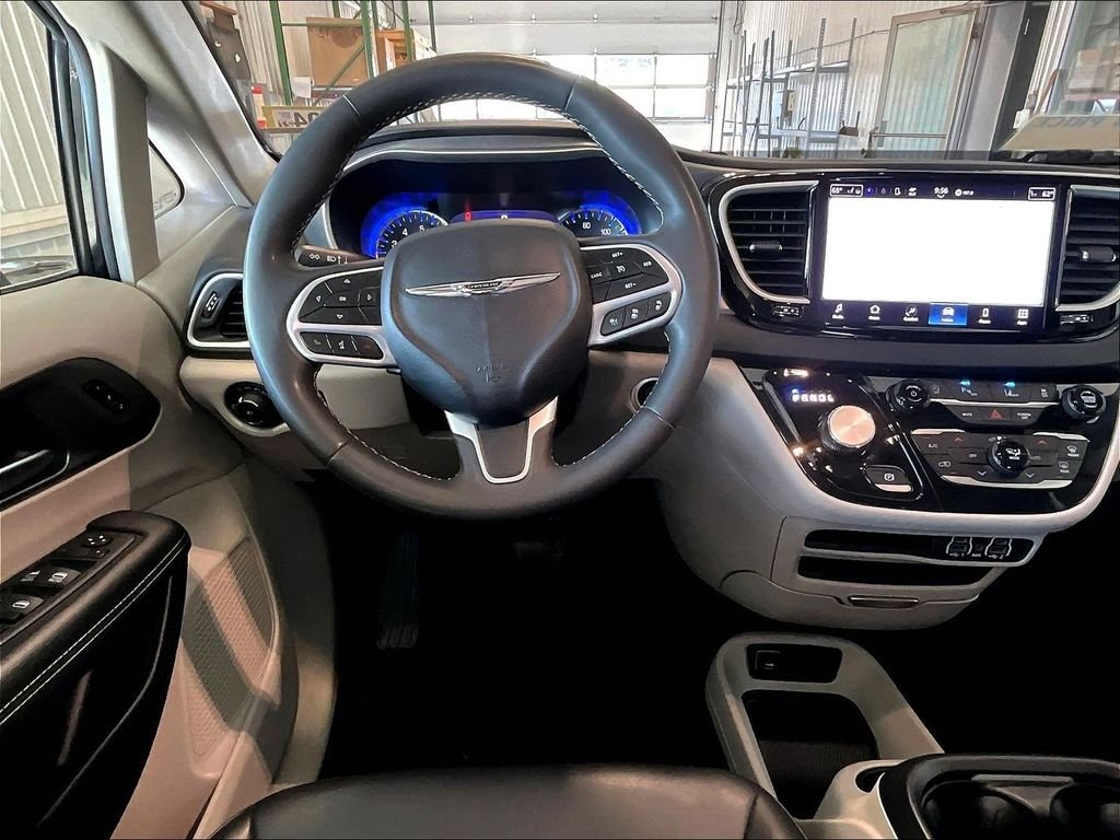 Used 2023 Black Chrysler Touring L image 18