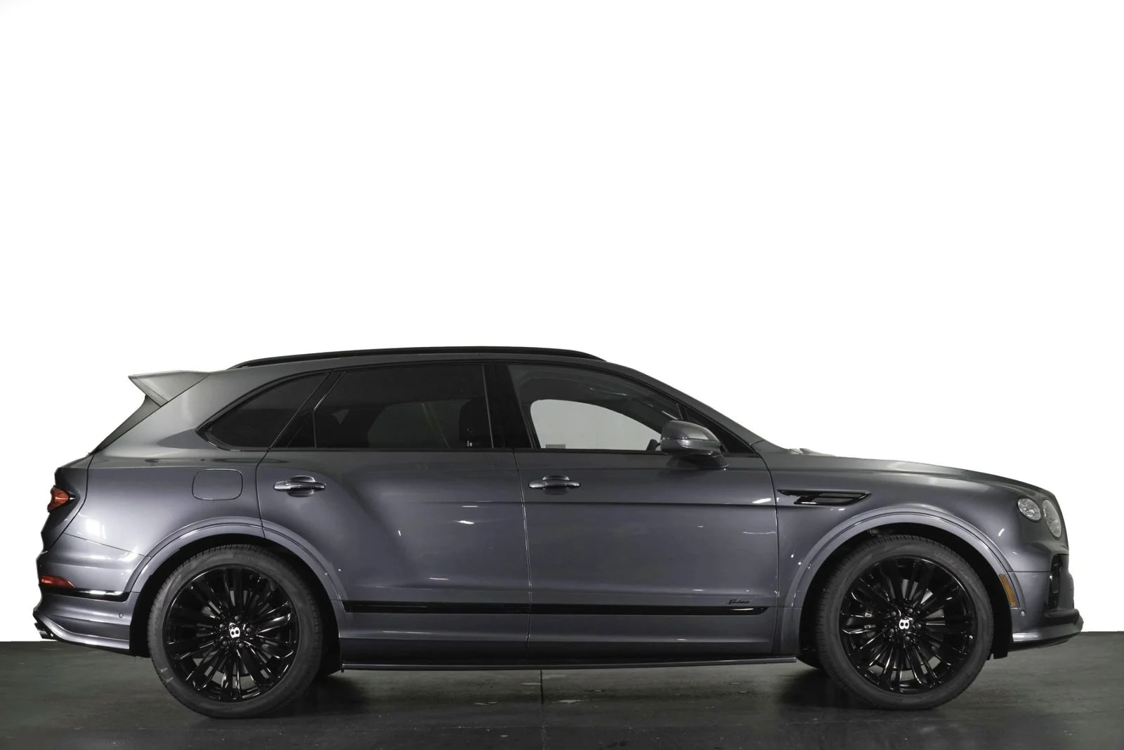 Used 2022  Bentley  image 5