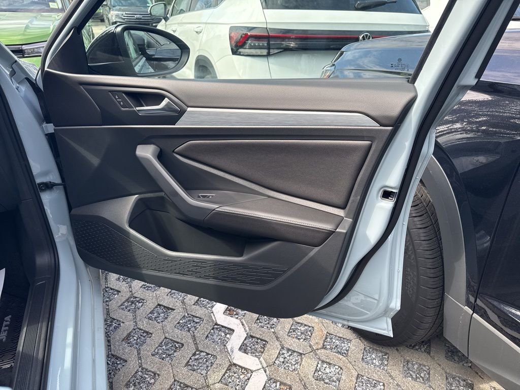 2025 Volkswagen Jetta Sport - Photo 13