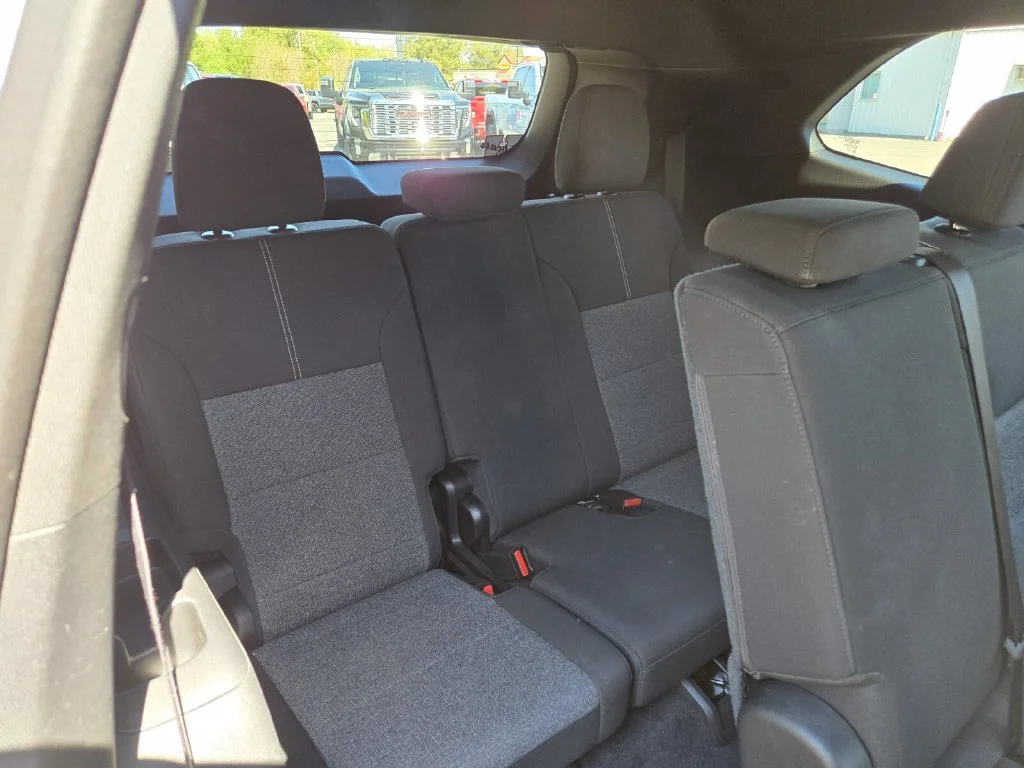 Used 2025 White GMC Elevation image 20
