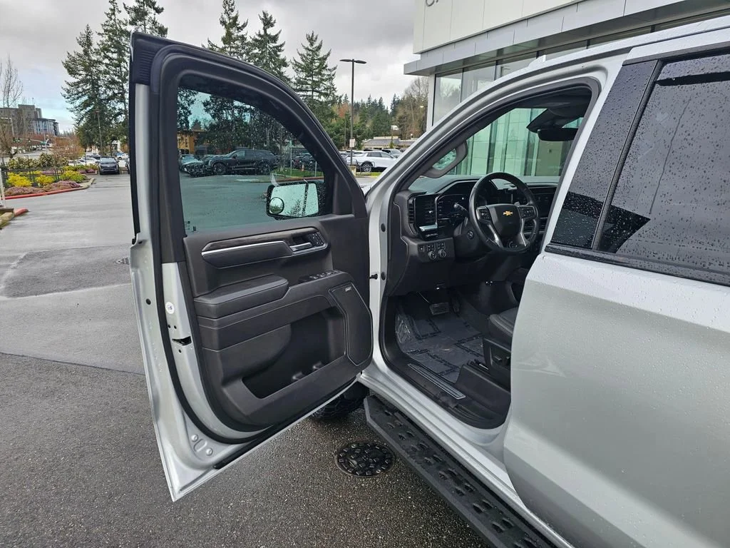 Used 2022 Silver Ice Metallic Chevrolet LTZ image 20