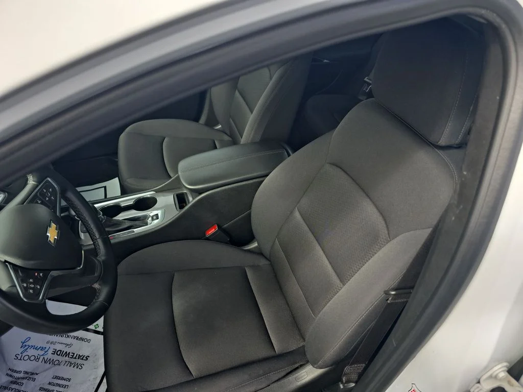 Used 2024 White Chevrolet LT image 17