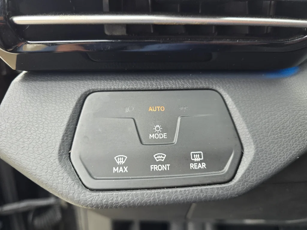 Used 2024 Deep Black Pearl Volkswagen Pro image 19