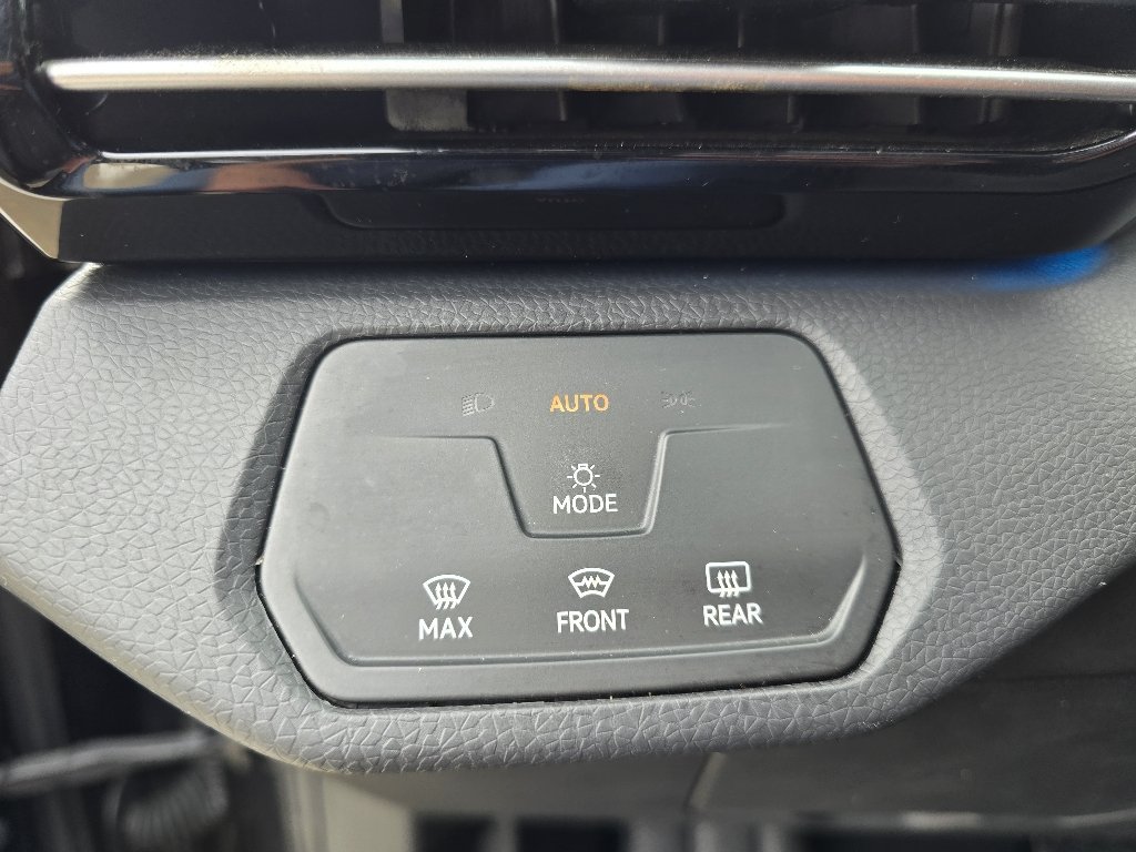 Used 2024 Deep Black Pearl Volkswagen Pro image 18