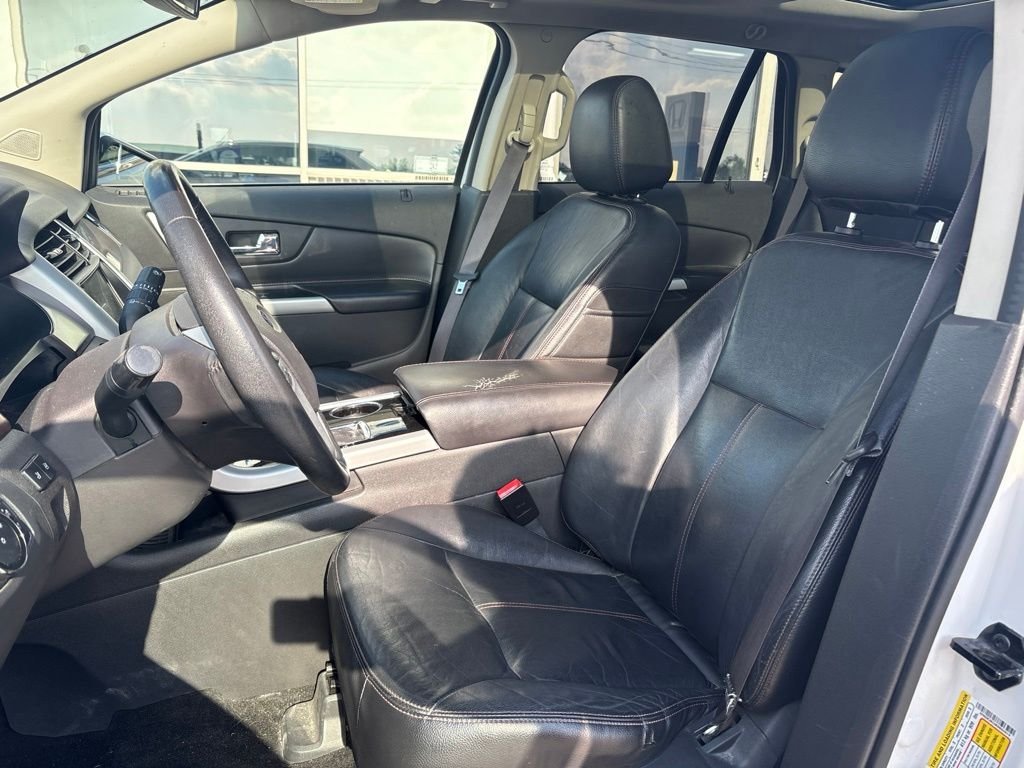 Used 2014 White Platinum Clearcoat Metallic Ford Limited image 11