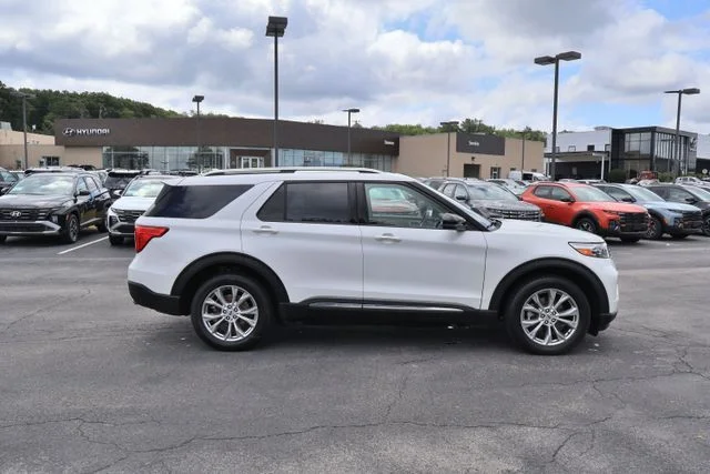 Used 2021 White Ford Limited image 4