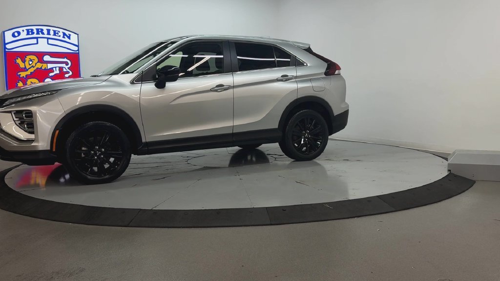Used 2023 Silver Mitsubishi LE image 8
