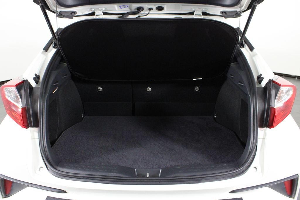 Used 2021 White Toyota XLE image 17