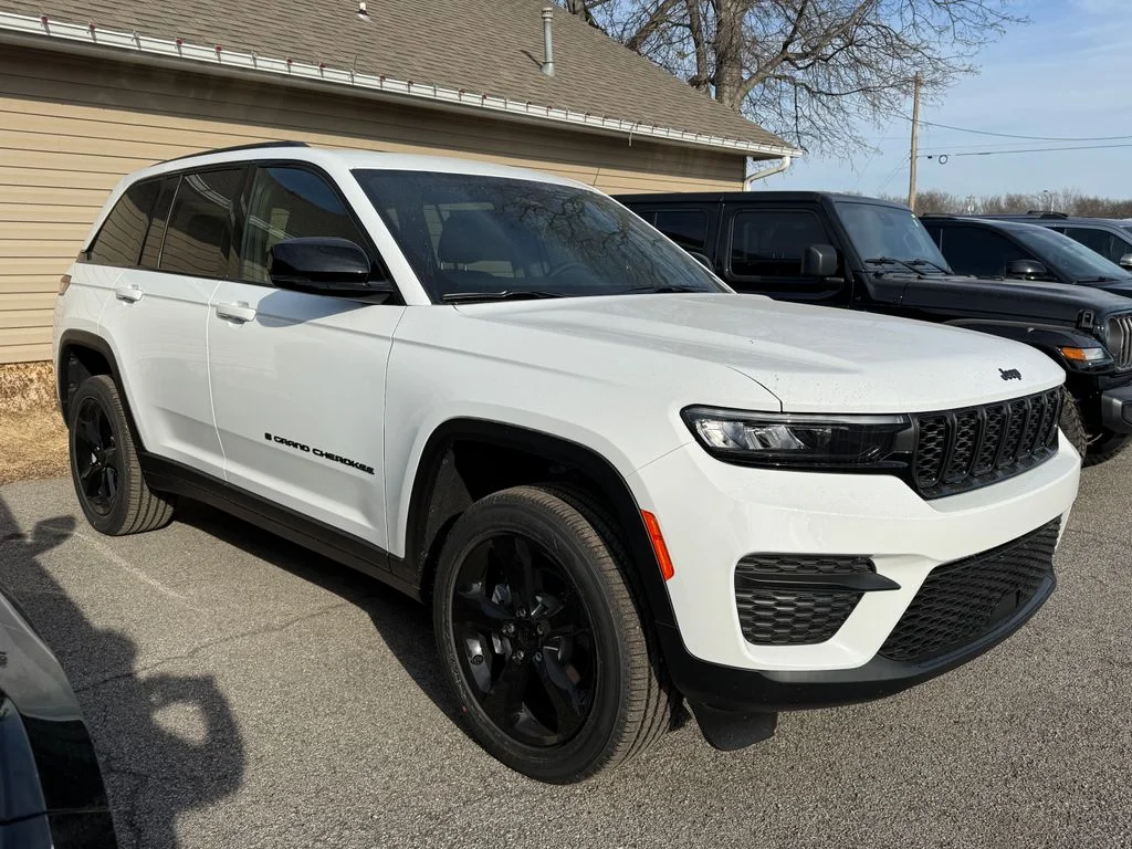 New 2025 White Jeep Altitude X image 5