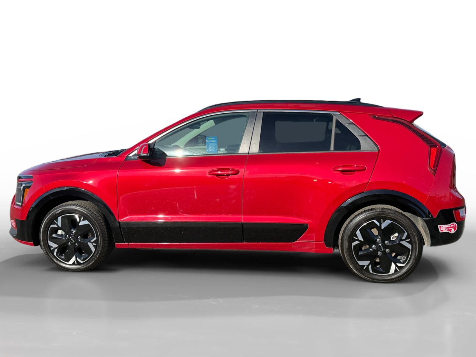 Used 2023 Red Kia Wind image 2