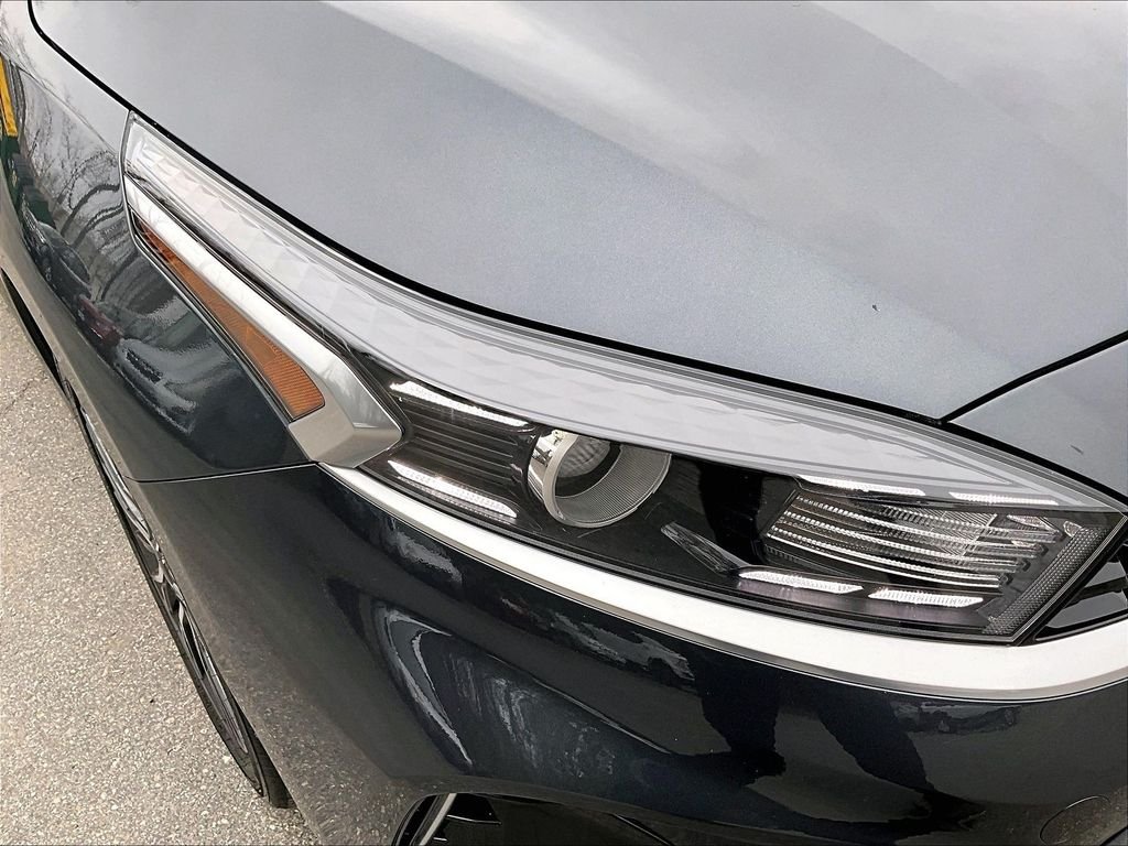 Used 2023 Gravity Gray Kia GT-Line image 32
