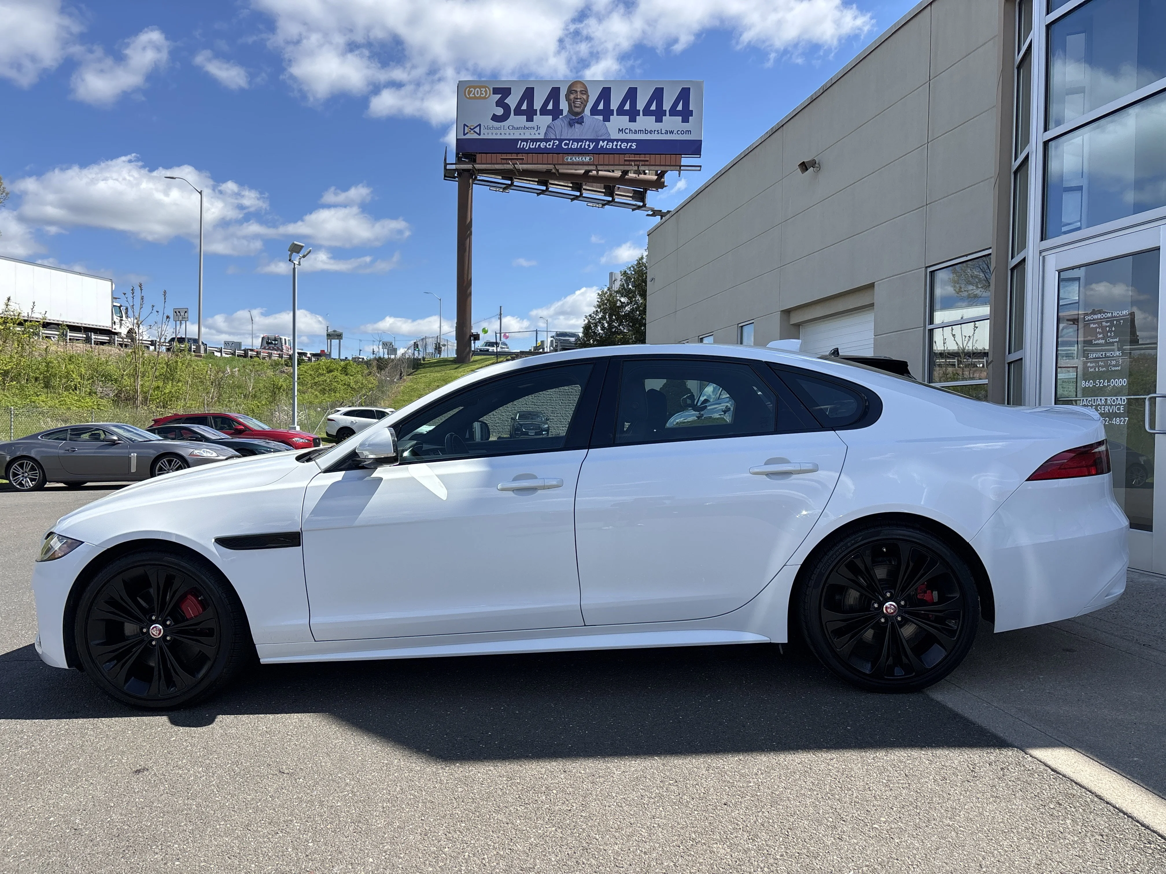Used 2023 Fuji White Jaguar R-Dynamic SE image 7