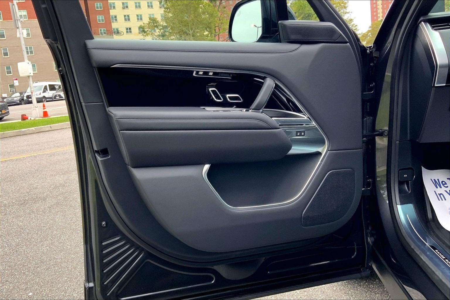 New 2027 Carpathian Grey Land Rover SE image 10