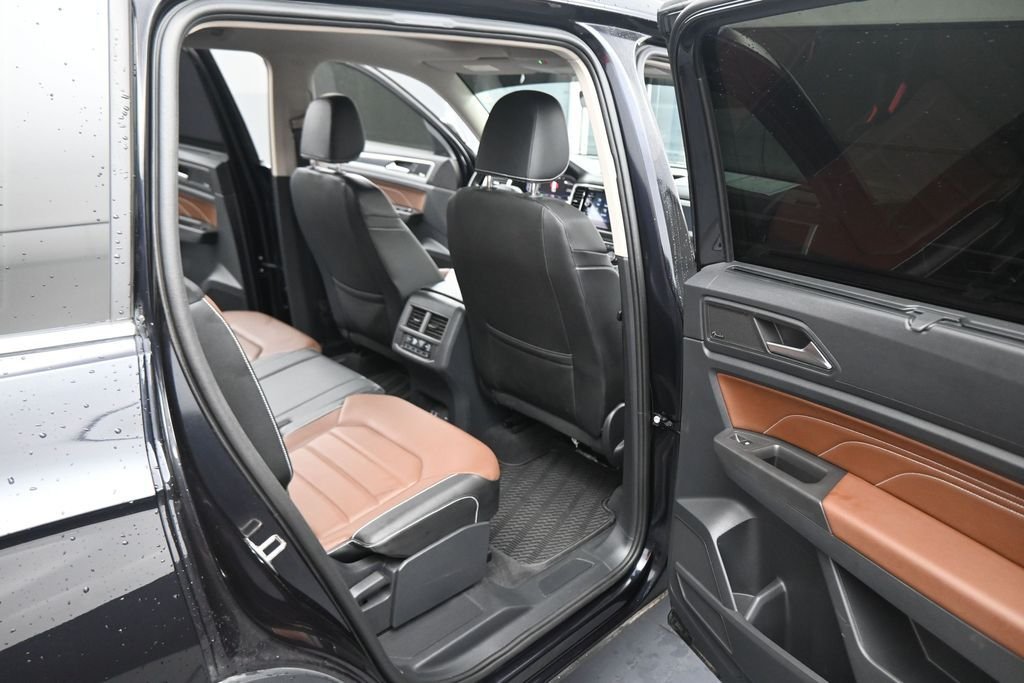 Used 2022 Black Volkswagen 3.6L V6 SEL Premium R-Line image 45