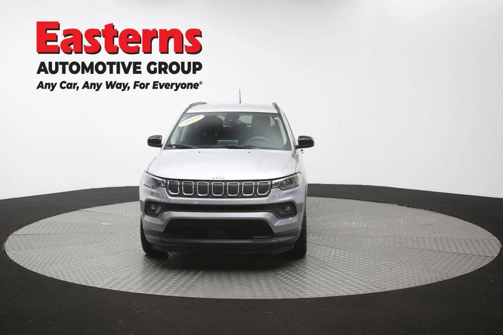 Used 2022 Silver Jeep Latitude image 51