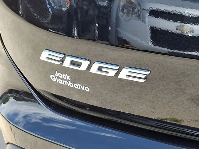 Used 2020 Black Ford SE image 31