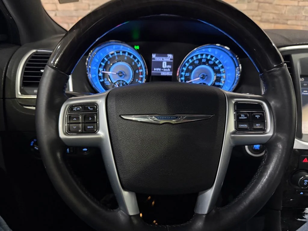 Used 2011 Ivory Chrysler Base image 17