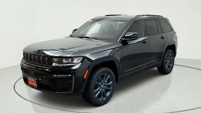 New 2026 Diamond Black Crystal Pearlcoat Jeep  image 5