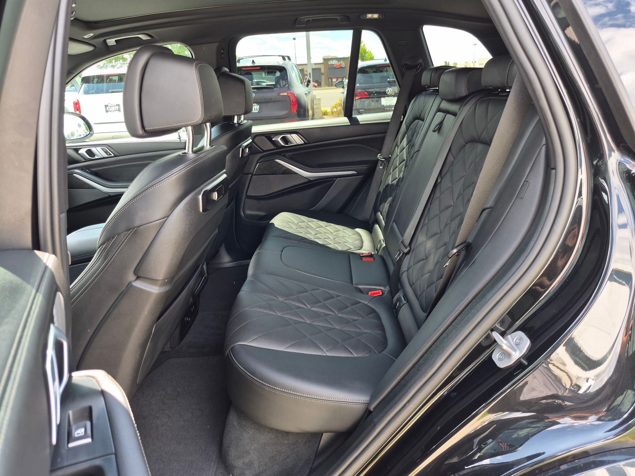 Used 2025 Black Sapphire Metallic BMW M60i image 29