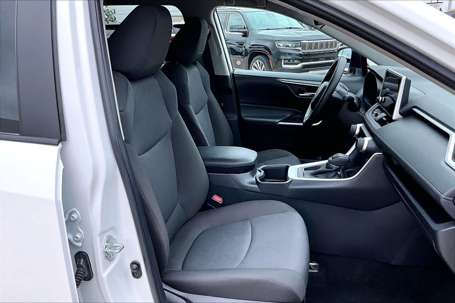 Used 2025 Ice Cap Toyota XLE image 9