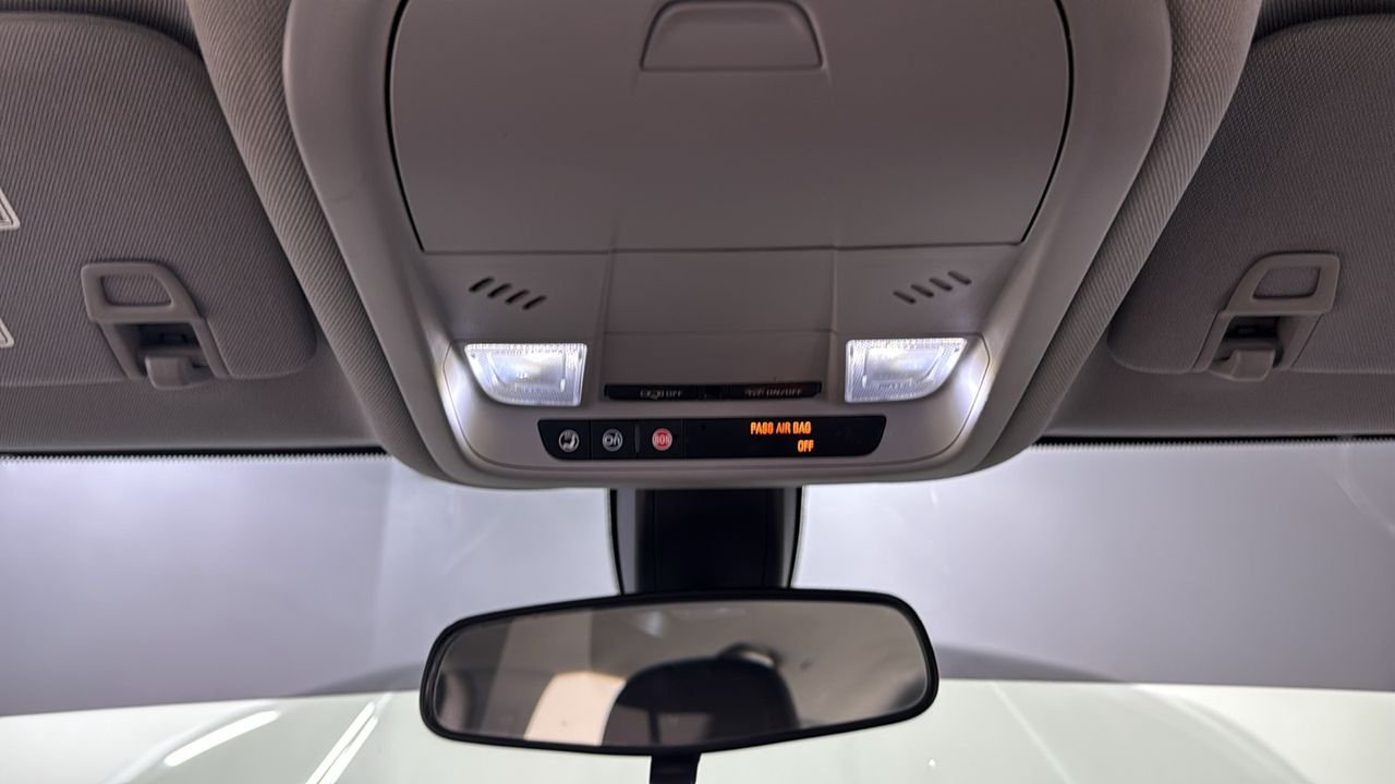 Used 2018 White Chevrolet LT image 11