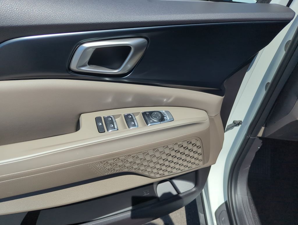 New 2027 Snow White Pearl Kia LX image 19