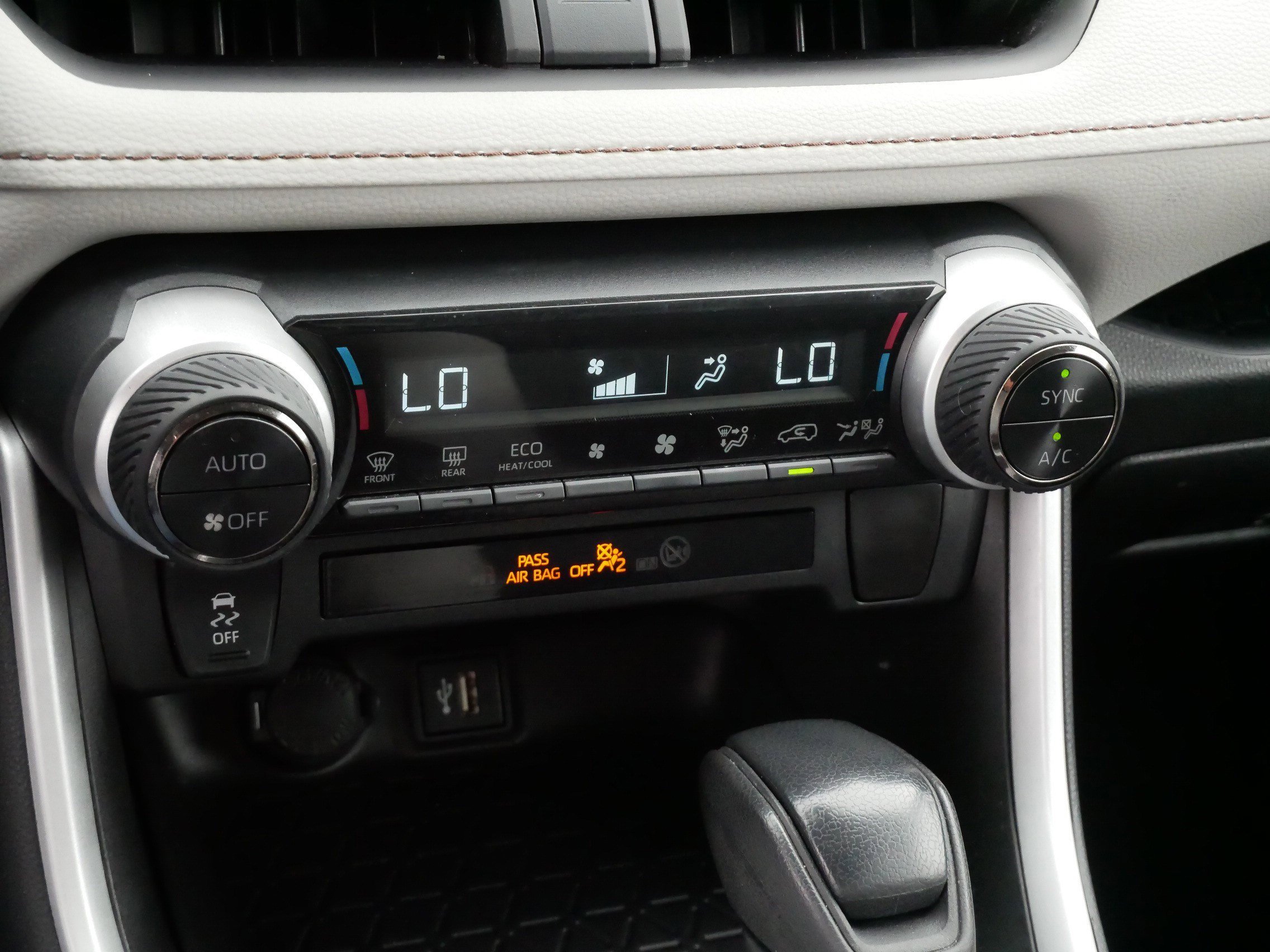 2024 Toyota RAV4 XLE - Photo 23